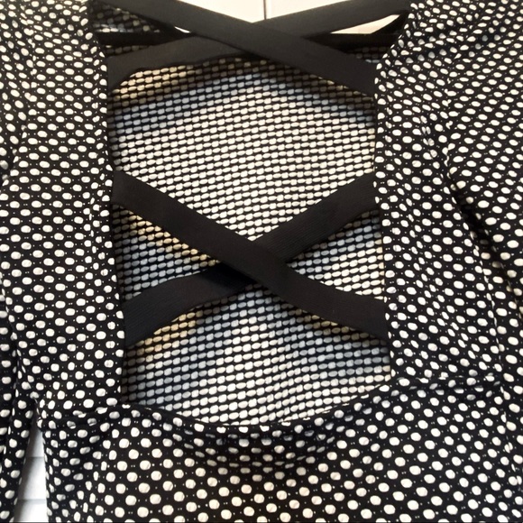 Crop Top w/ Long Sleeves and open Crisscross back - Picture 3 of 5